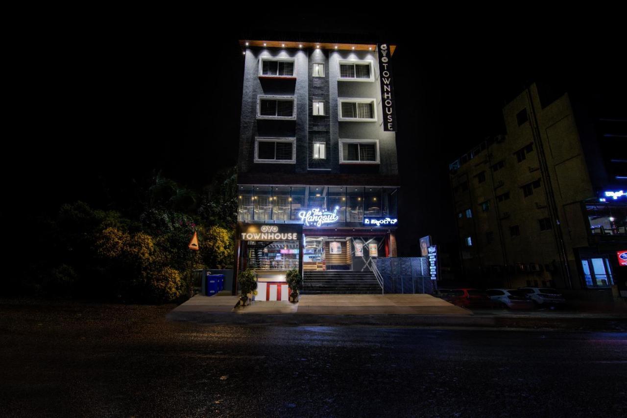 Super Townhouse Global Village Tech Park Near Kengeri Bus Terminal Metro Station Bangalore Buitenkant foto