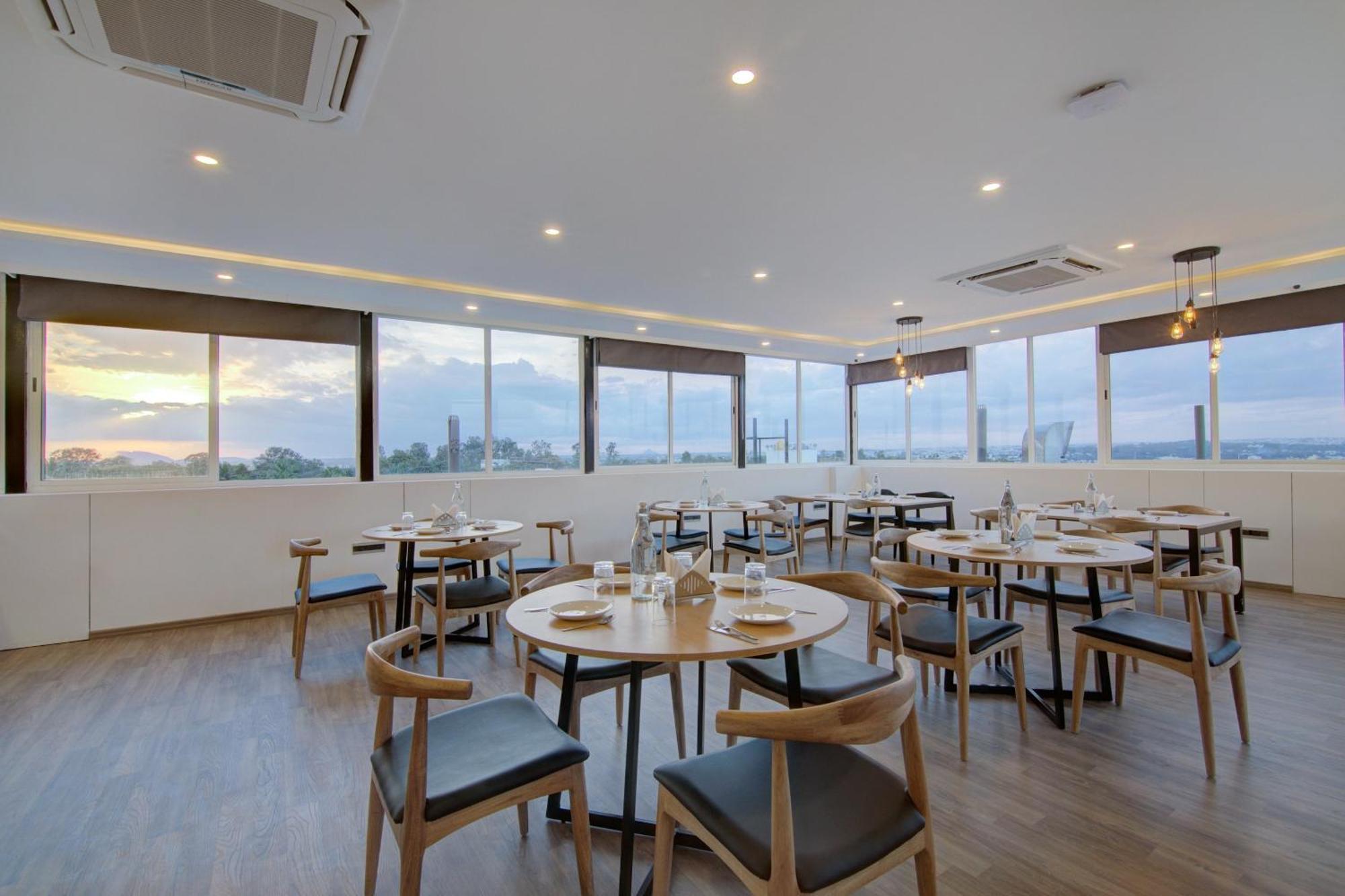 Super Townhouse Global Village Tech Park Near Kengeri Bus Terminal Metro Station Bangalore Buitenkant foto