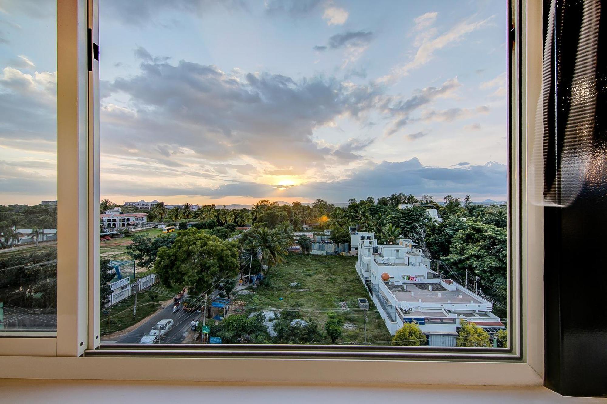 Super Townhouse Global Village Tech Park Near Kengeri Bus Terminal Metro Station Bangalore Buitenkant foto