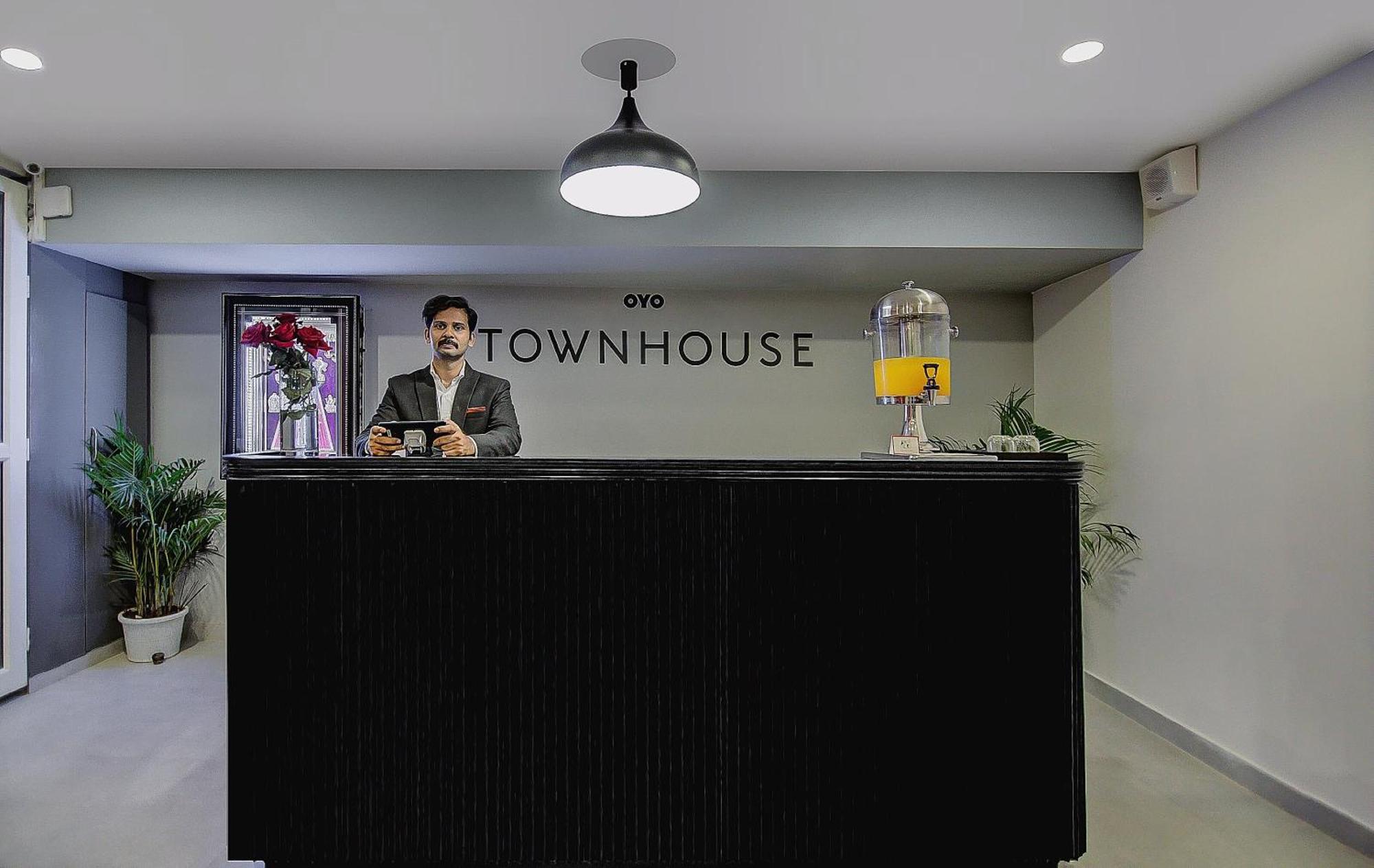 Super Townhouse Global Village Tech Park Near Kengeri Bus Terminal Metro Station Bangalore Buitenkant foto