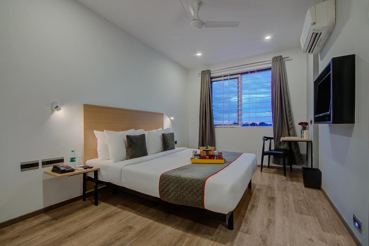 Super Townhouse Global Village Tech Park Near Kengeri Bus Terminal Metro Station Bangalore Buitenkant foto