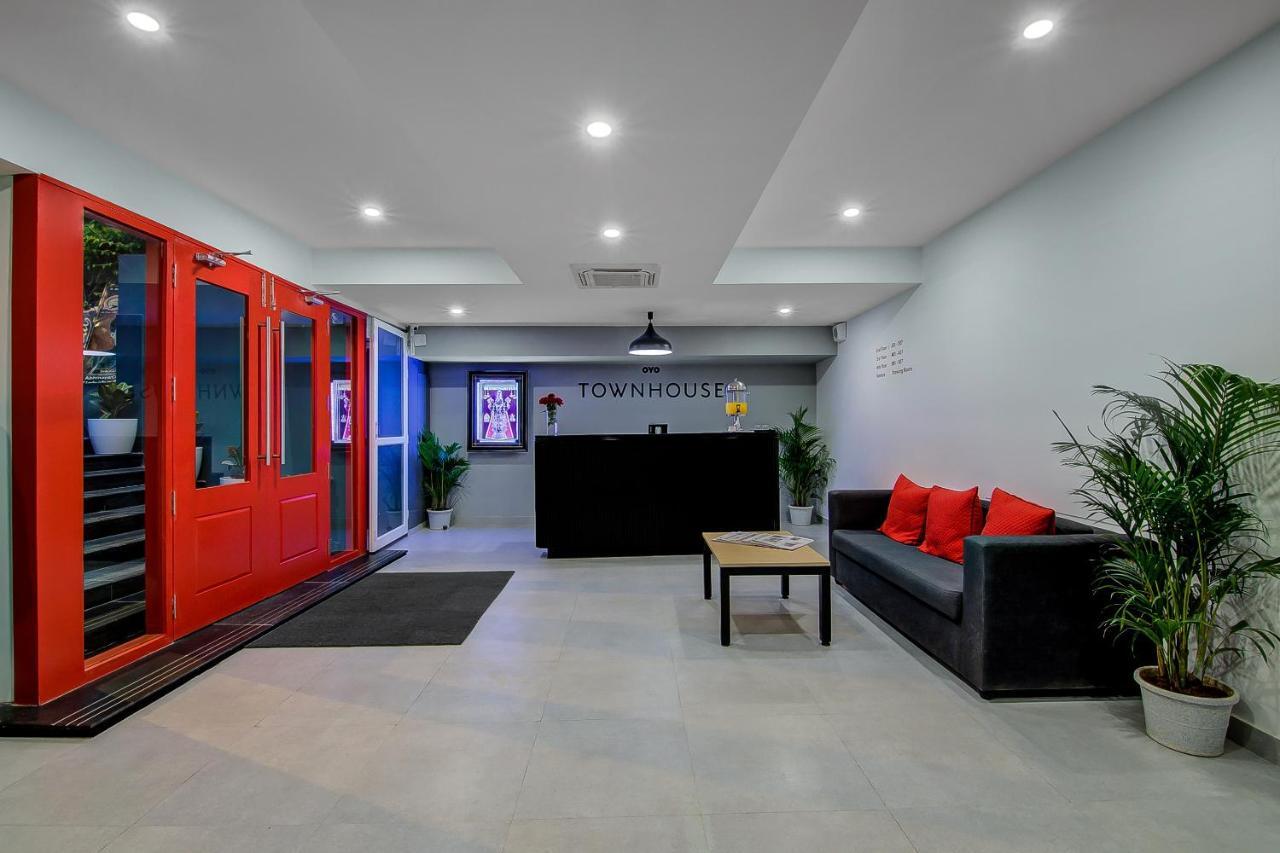 Super Townhouse Global Village Tech Park Near Kengeri Bus Terminal Metro Station Bangalore Buitenkant foto