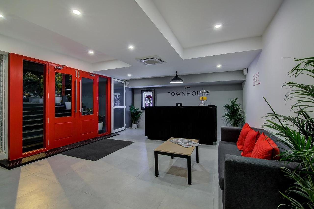 Super Townhouse Global Village Tech Park Near Kengeri Bus Terminal Metro Station Bangalore Buitenkant foto