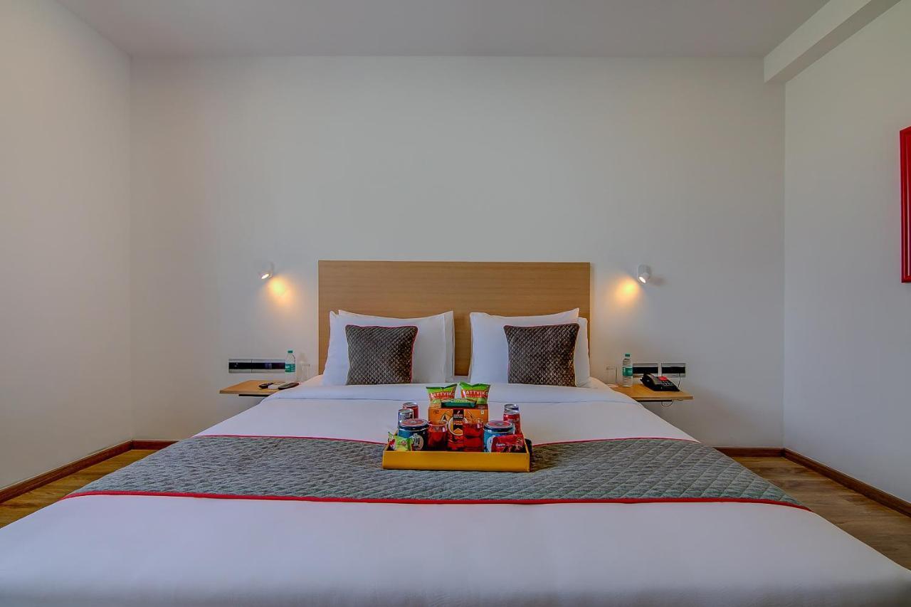 Super Townhouse Global Village Tech Park Near Kengeri Bus Terminal Metro Station Bangalore Buitenkant foto